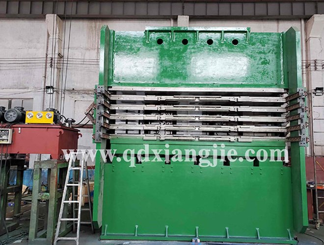 胎面硫化機(jī)