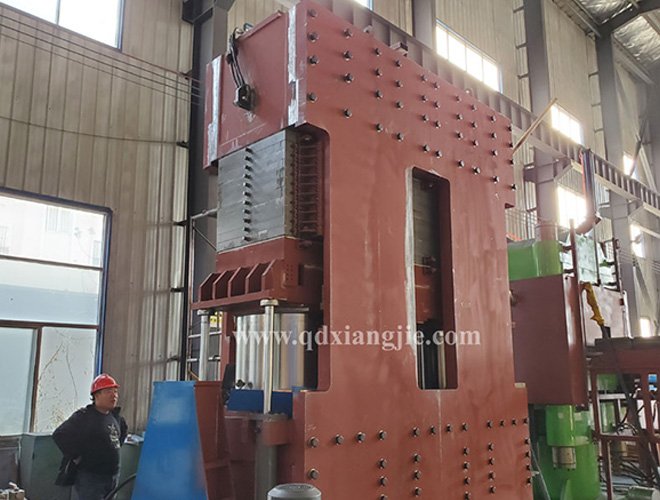 3500T 出口美國 側(cè)板式硫化機(jī)