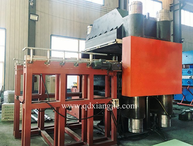 西班牙 訂購 立柱式實心胎硫化機