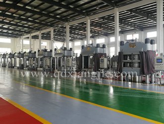 新設(shè)計(jì)實(shí)心胎硫化機(jī)