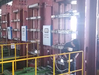 卡莫拉速利達(dá)實(shí)心胎硫化機(jī)