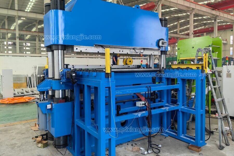 Column_Rubber_Vulcanizing_Press_001
